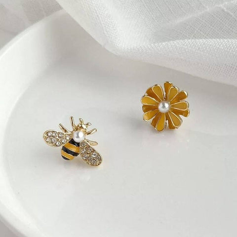 Vintage bee earrings, boho, bohemian, vintage earrings, bee earrings, asymmetric
